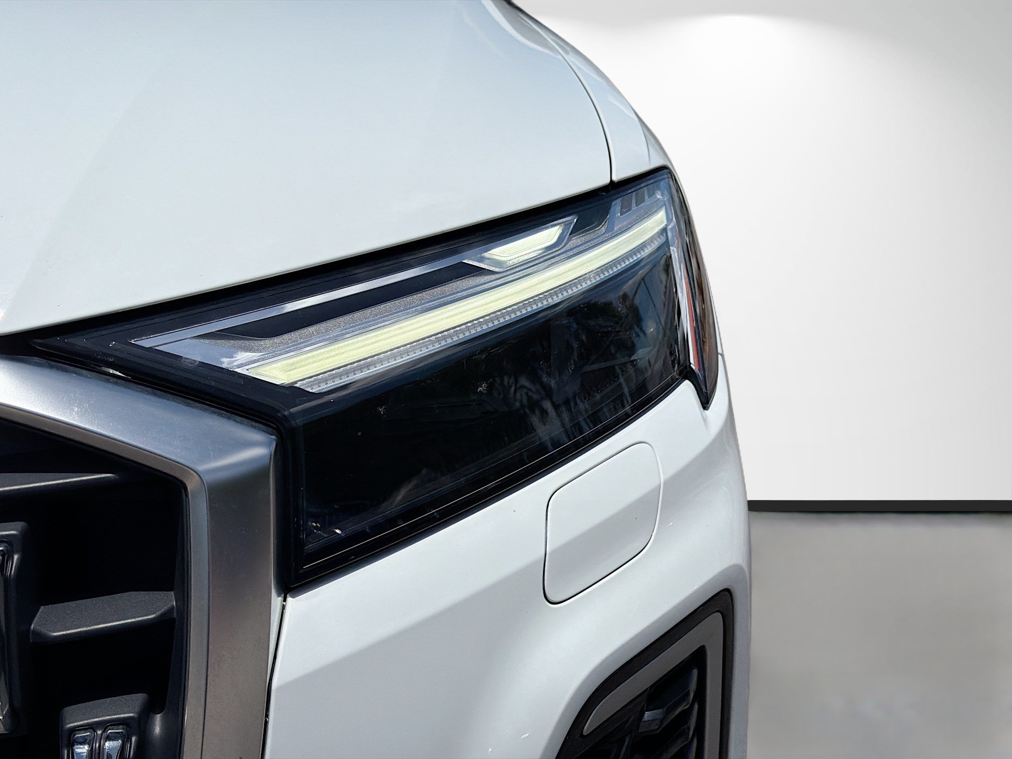 Used 2025 Glacier White Audi Premium image 9