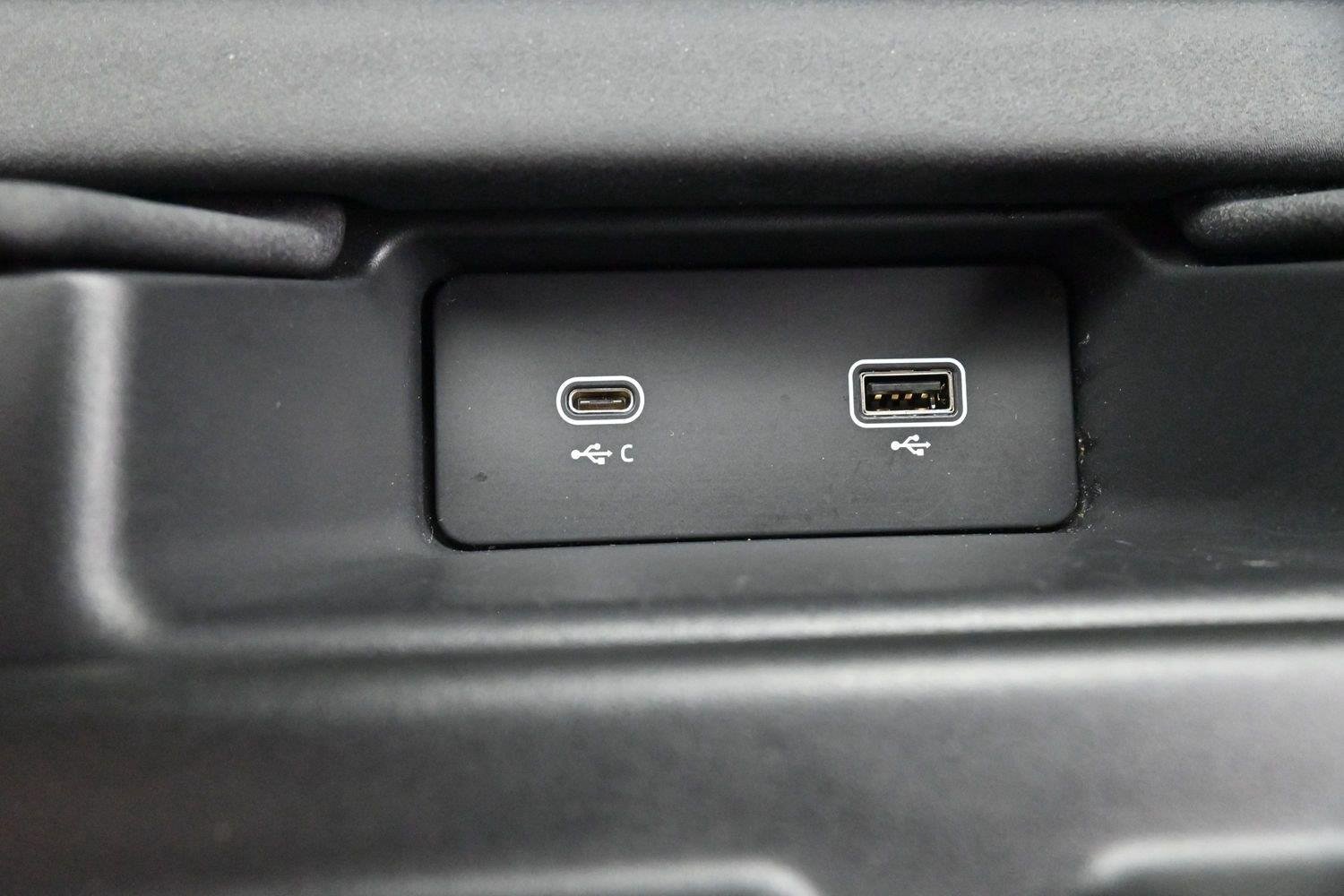 Used 2023 Black Land Rover S R-Dynamic image 31