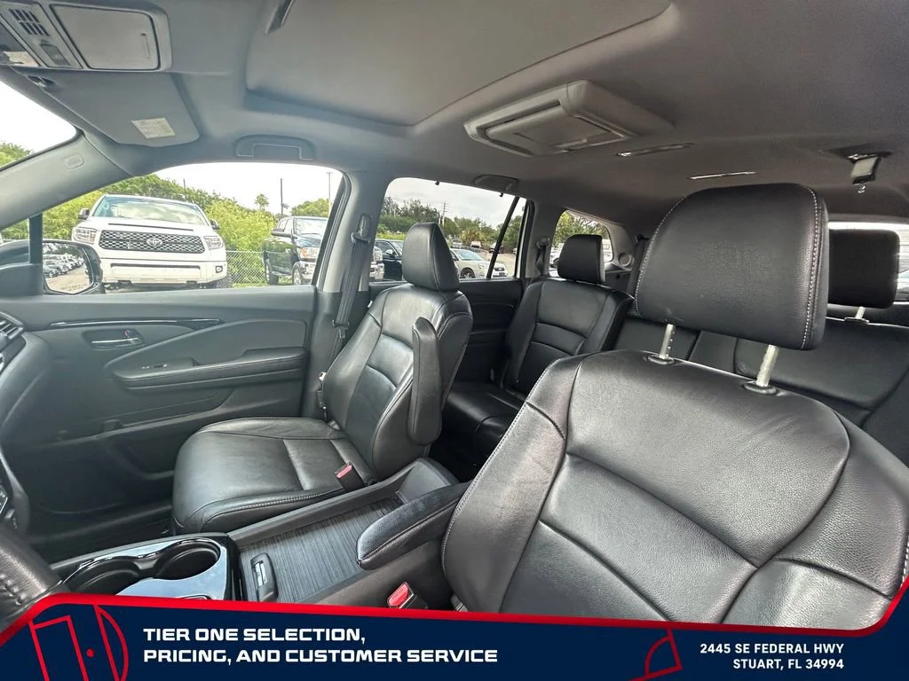 Used 2017  Honda Touring image 21