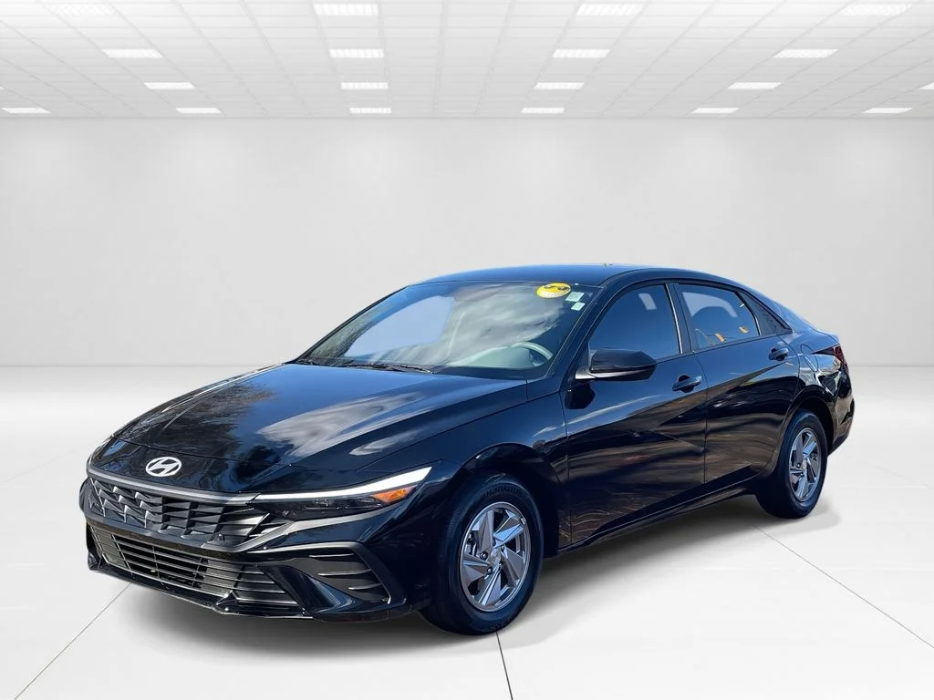 New 2025 Black Hyundai SE image 3