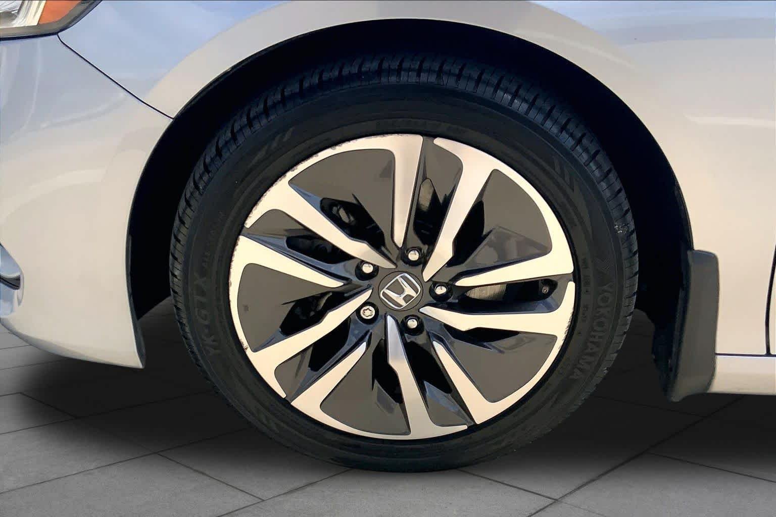 Used 2019 Lunar Silver Metallic Honda EX-L image 11