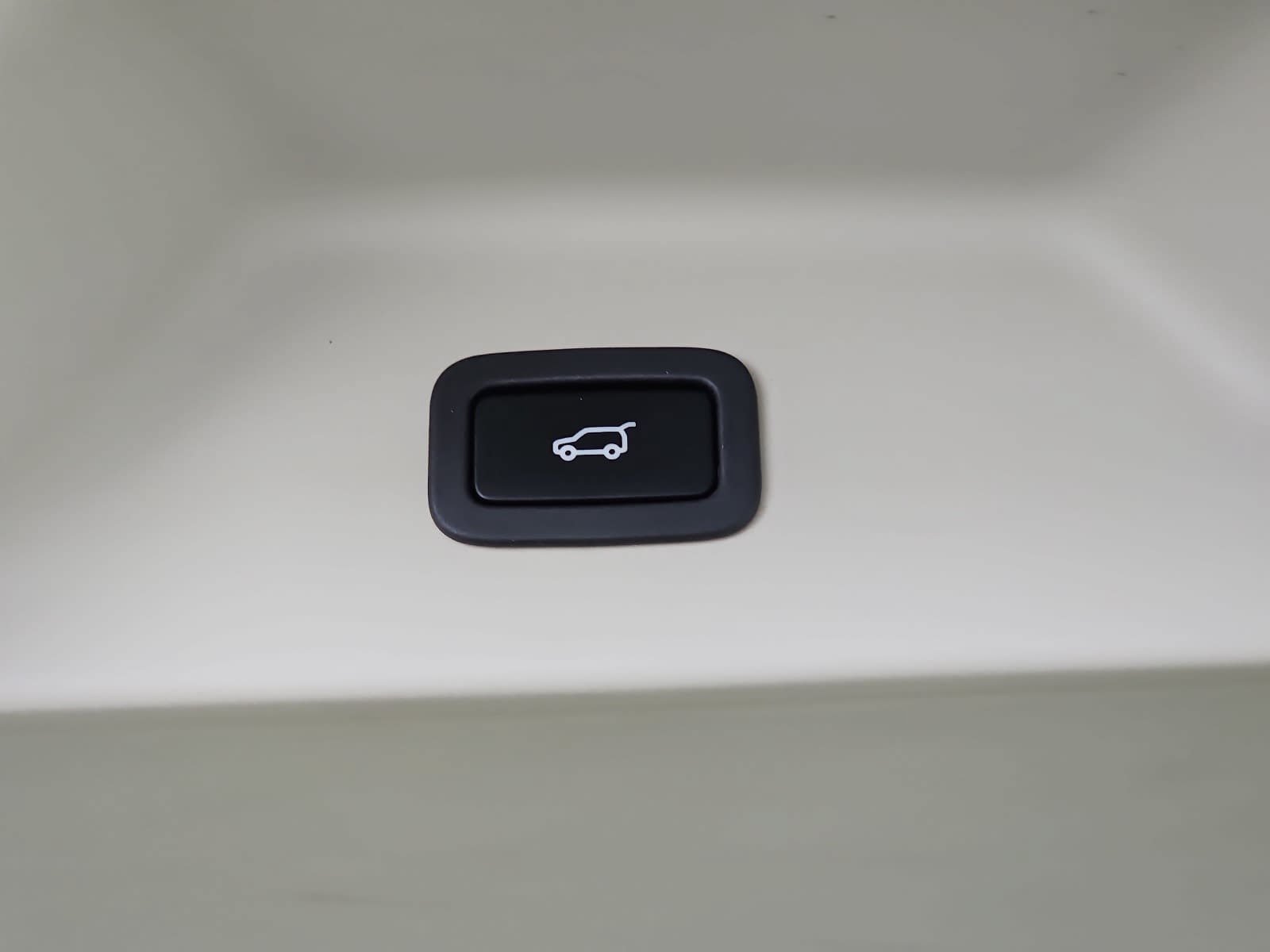 Used 2017 Black Land Rover 5.0L V8 Supercharged image 13