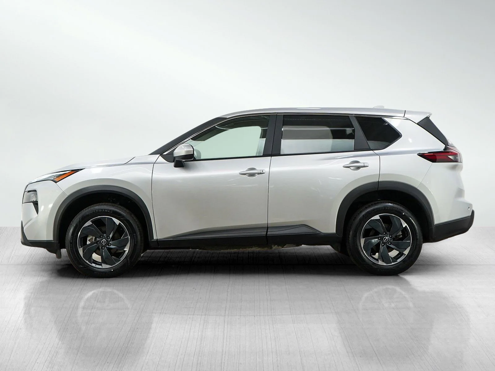 Used 2025 Nissan Rogue SV with VIN 5N1BT3BB0SC812119 for sale in Burnsville, Minnesota