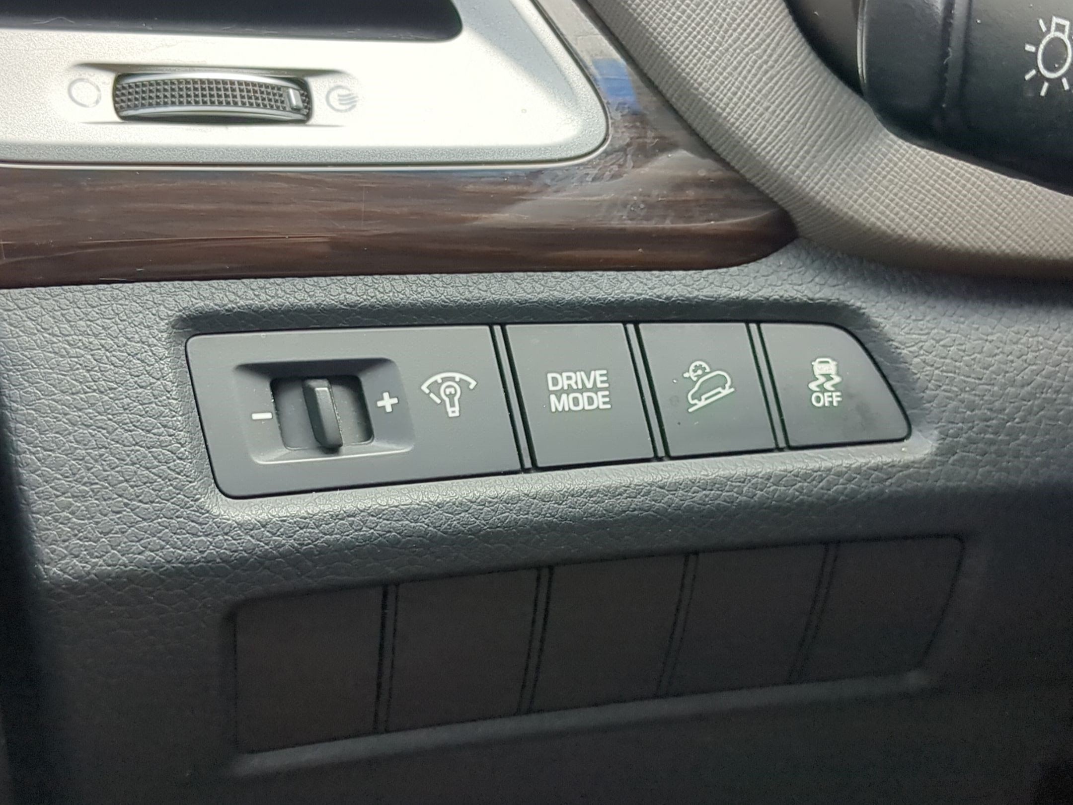 2018 Hyundai Santa Fe SE - Photo 20