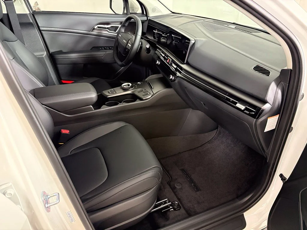 New 2027 Snow White Pearl Kia EX image 17