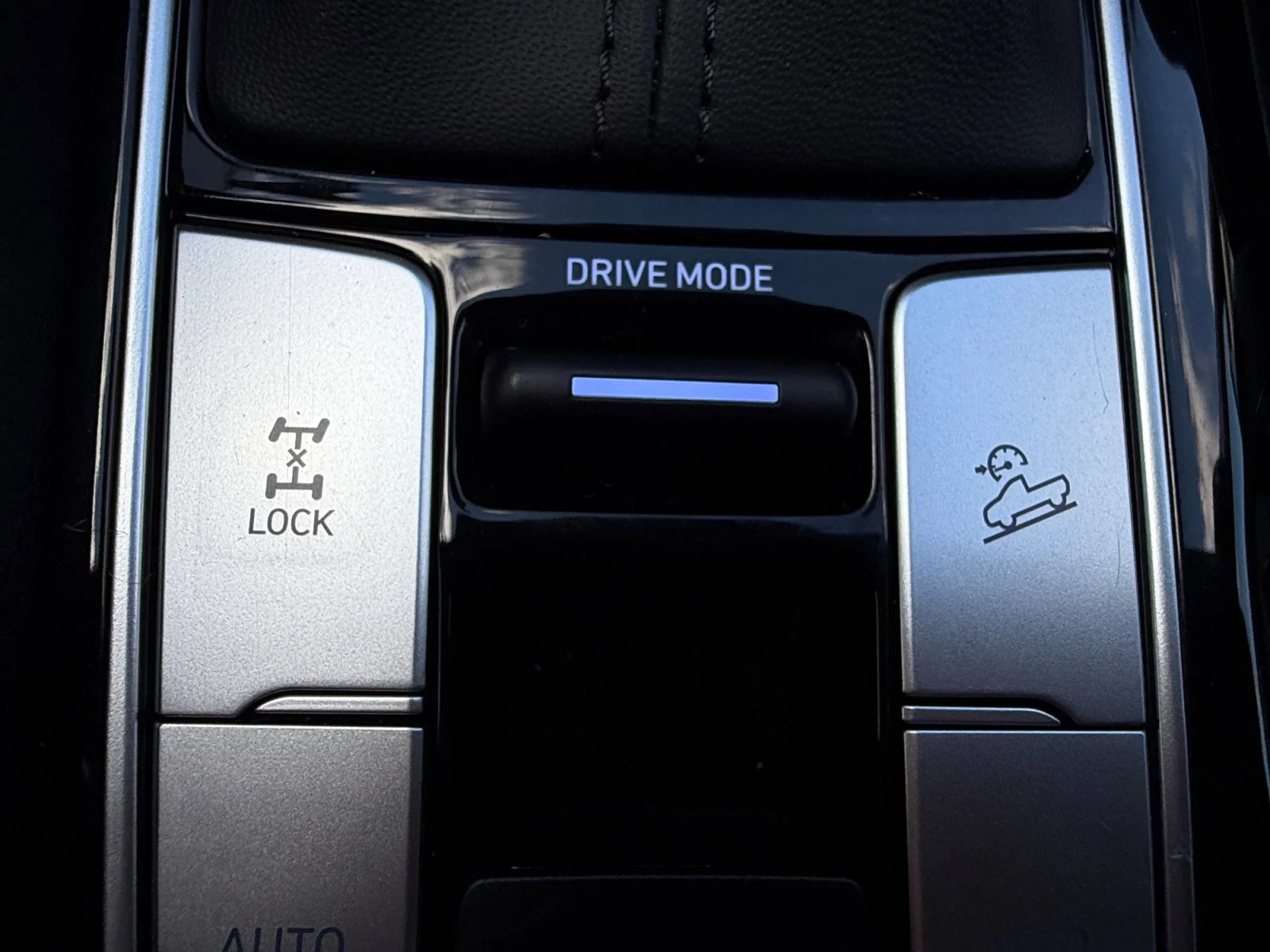Used 2025 Atlas White Hyundai Limited image 24
