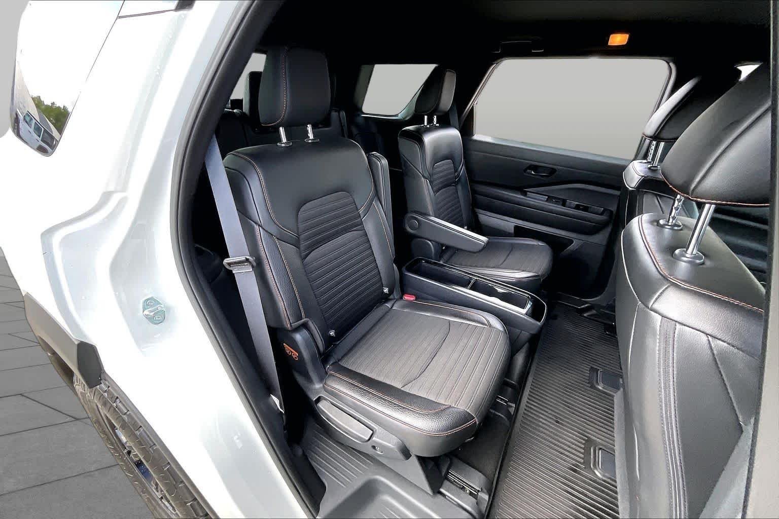 Used 2025 Glacier White Nissan Rock Creek image 20