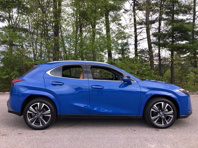 Certified Used 2025  Lexus 300h Premium image 2
