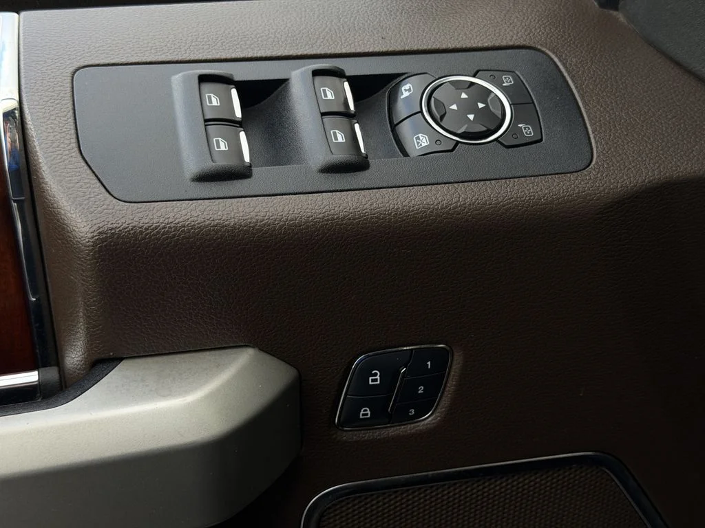 Used 2016  Ford King Ranch image 24