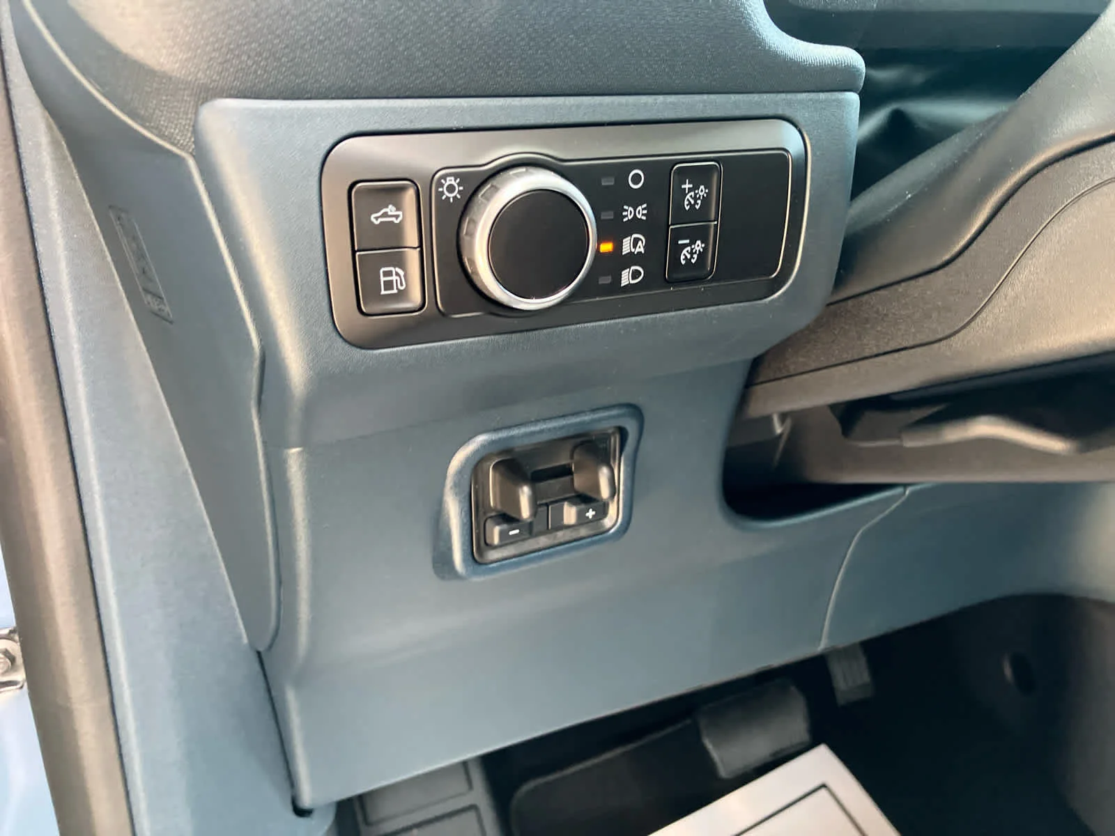 New 2026 Azure Gray Metallic Tri-Coat Ford XLT image 11