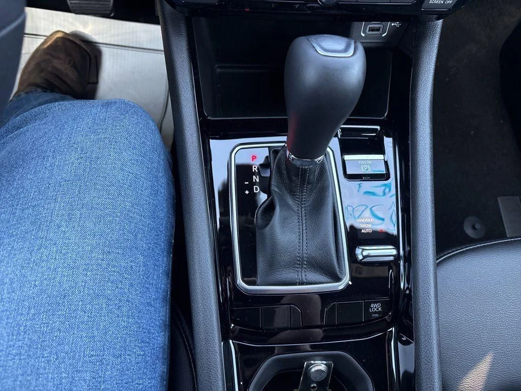 New 2026 Hydro Blue Pearlcoat Jeep Latitude Altitude image 22