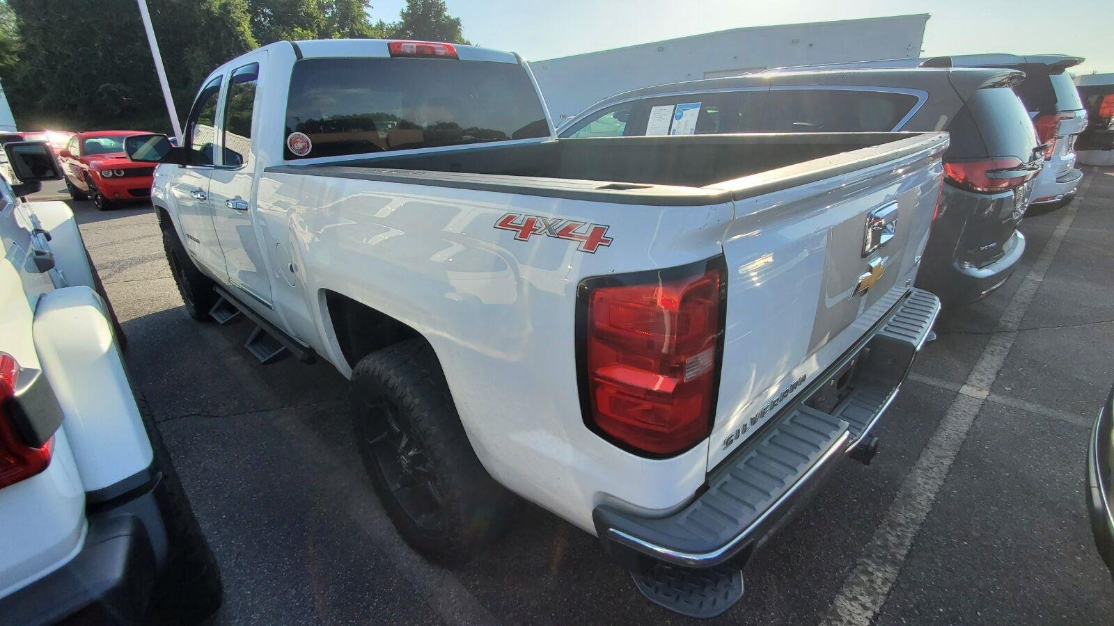 Used 2016 SUMMIT WHITE Chevrolet LT image 8