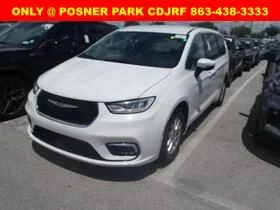 2023 Chrysler Pacifica Touring L's photo
