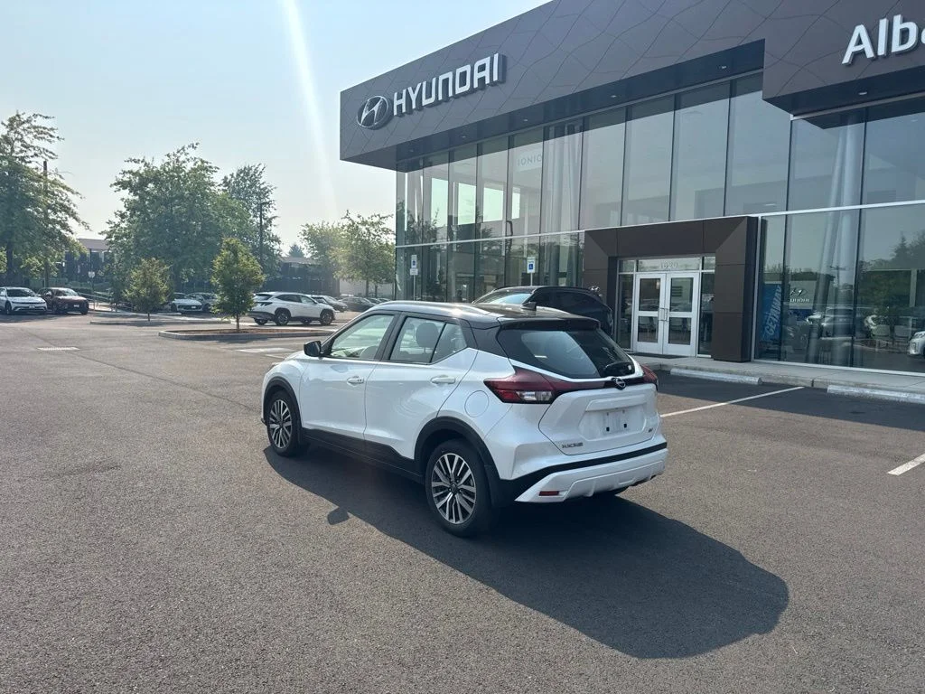 Used 2023 White Nissan SV image 3