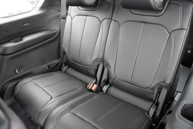 New 2026 Baltic Gray Metallic Clear-Coat Exterior Paint Jeep Limited image 12