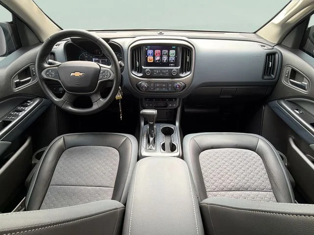 Used 2018 Black Chevrolet Z71 image 27