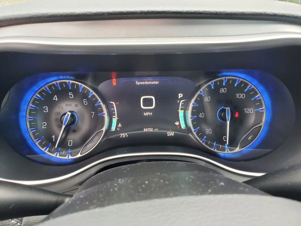 Used 2019 Silver Chrysler Limited image 12