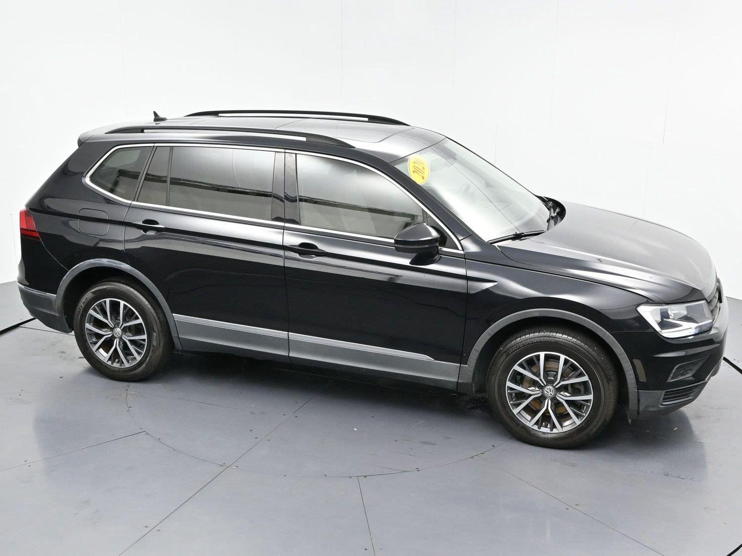 Used 2020 Deep Black Pearl Volkswagen SE image 38