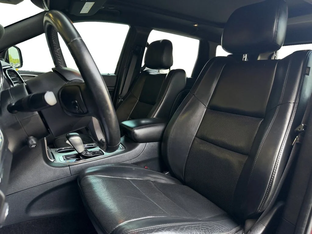 Used 2019 Red Jeep Limited image 26