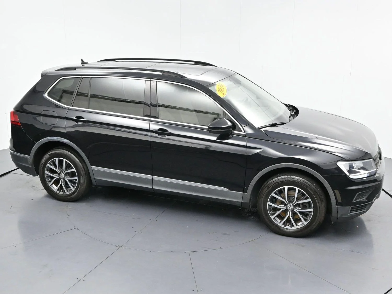 Used 2020 Deep Black Pearl Volkswagen SE image 38
