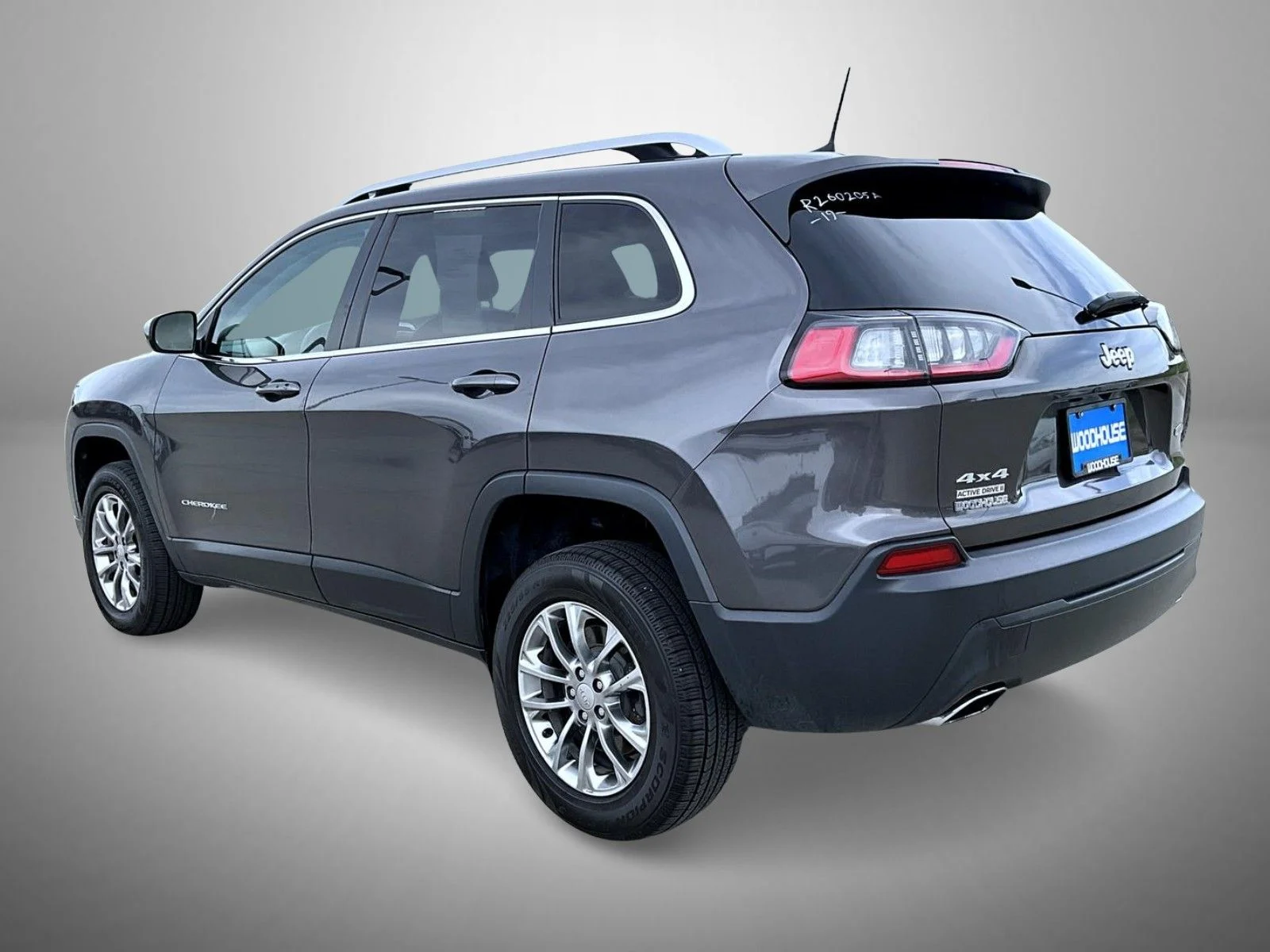 Used 2019 Gray Jeep Latitude Plus image 7