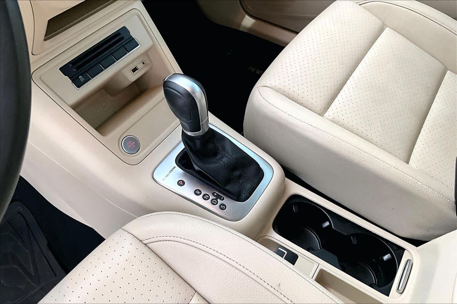 Used 2017  Volkswagen  image 17