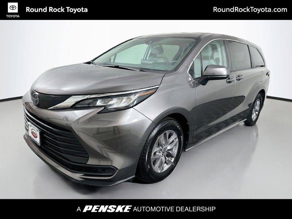 2022 Toyota Sienna LE