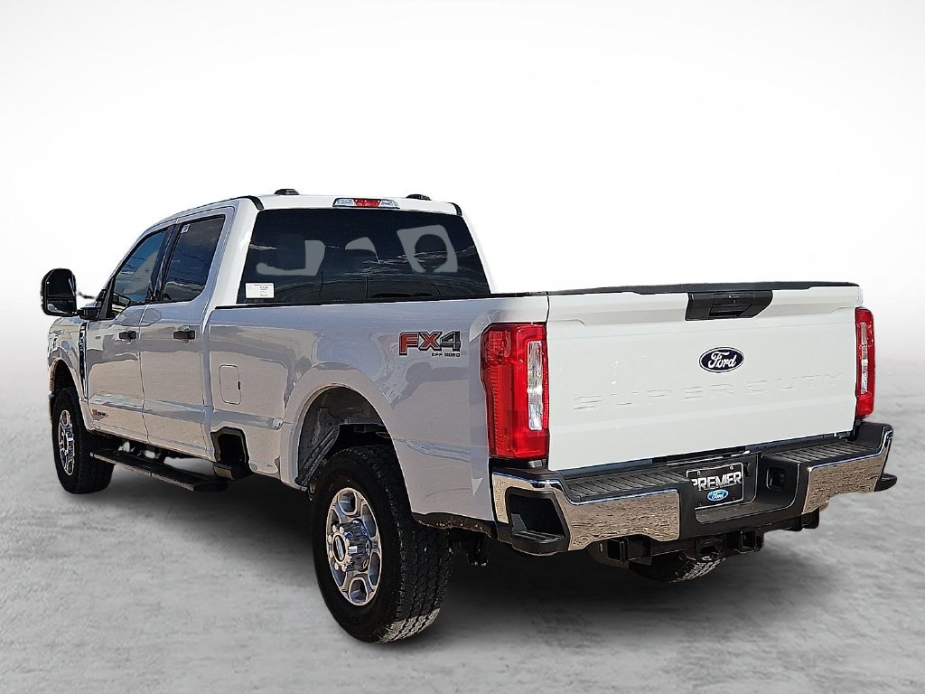 New 2027 Oxford White Ford F-350® XLT image 7