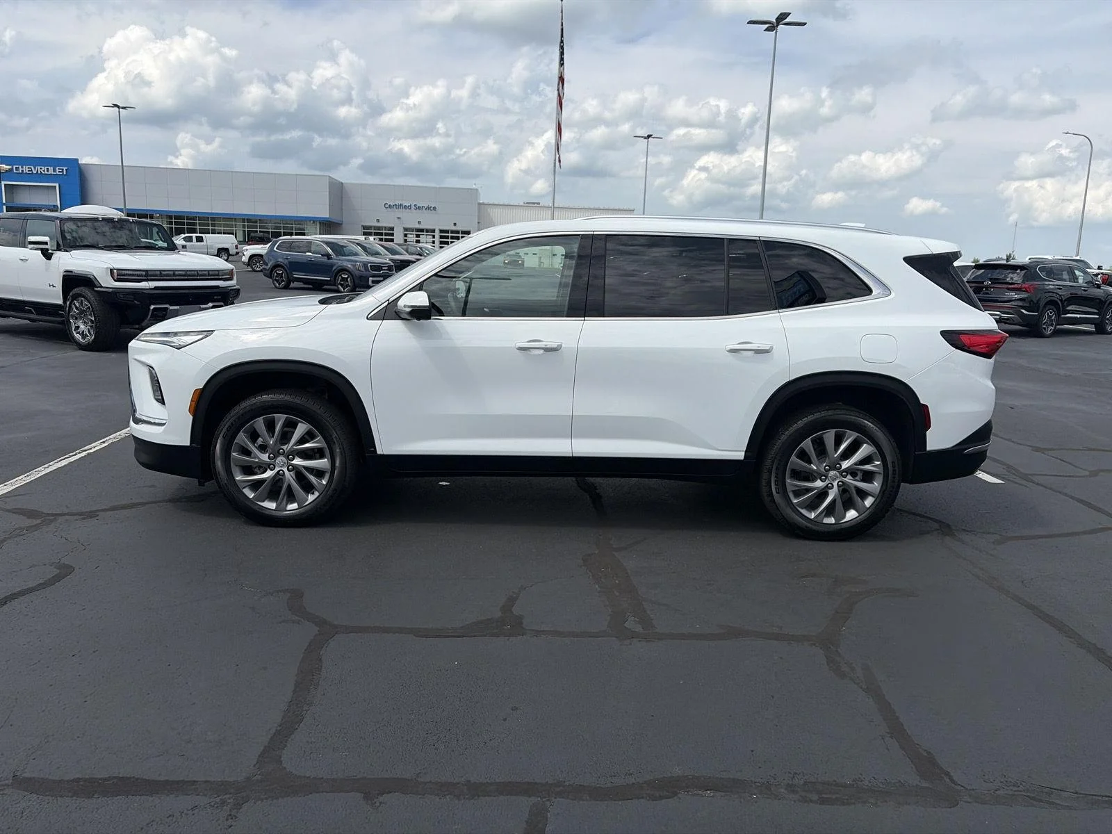 Used 2025 Summit White Buick Preferred image 10