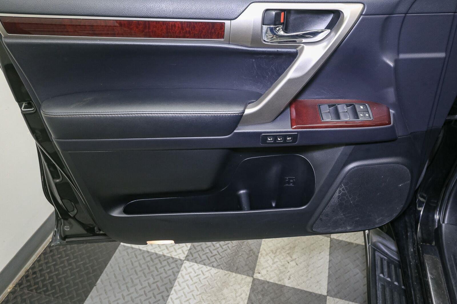 Used 2019 Black Onyx Lexus GX 460 Premium image 39