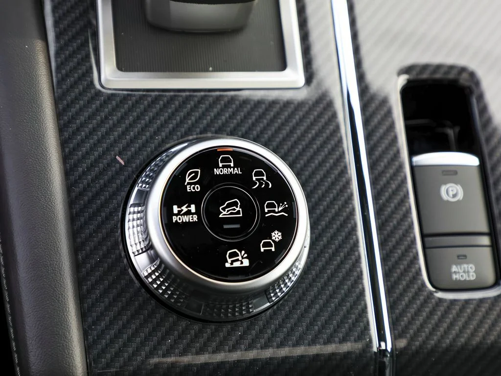 New 2025 Black Mitsubishi SEL image 17