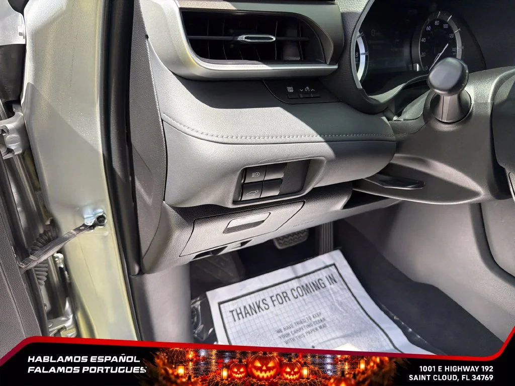 Used 2022 Silver Toyota XLE image 18
