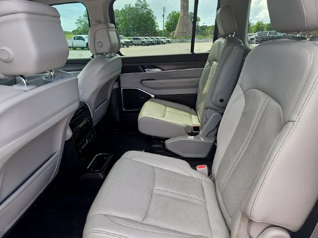Used 2023 White Jeep Series III image 25