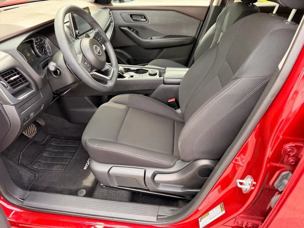 Used 2023 Red Nissan S image 8