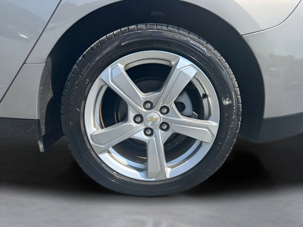 Used 2017 Gray Chevrolet LT image 31