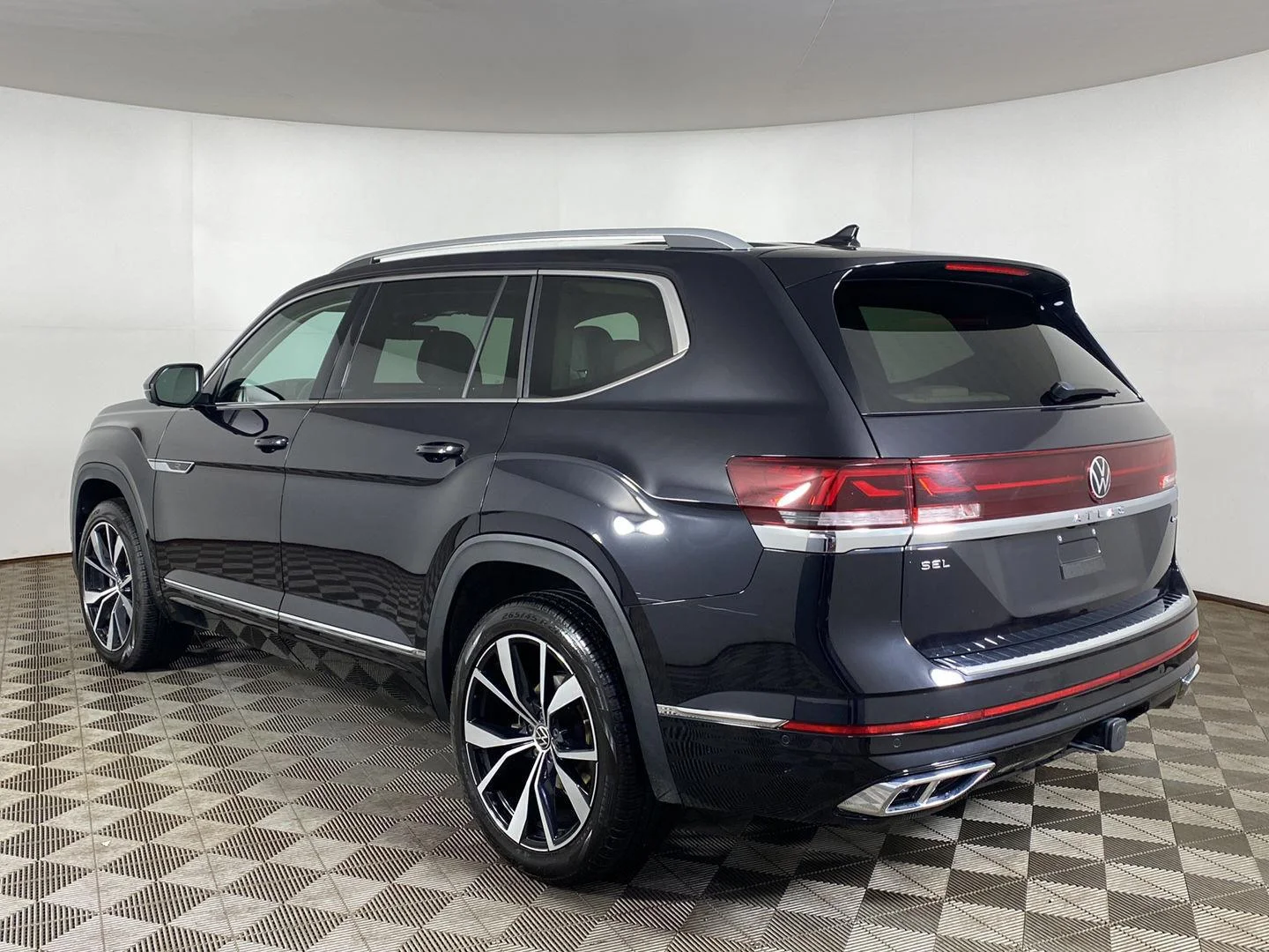Used 2024 Deep Black Pearl Volkswagen 2.0T SEL Premium R-Line image 4