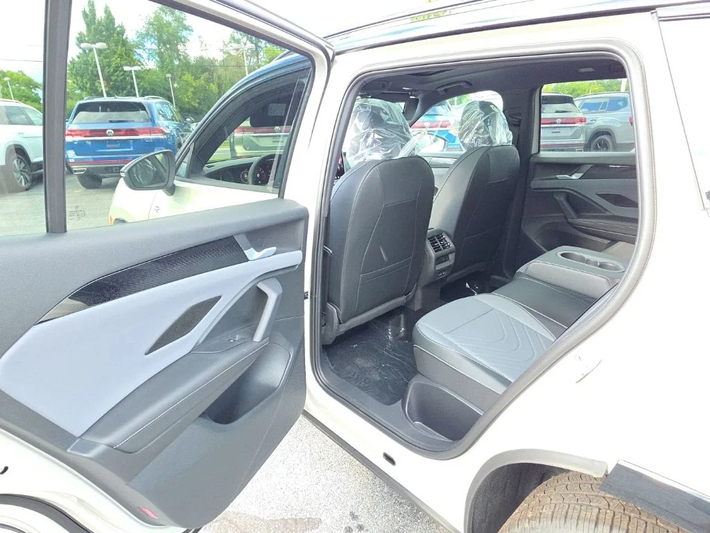 New 2026 Sandstone w/Deep Black Roof Volkswagen 2.0T SE R-Line Black image 26