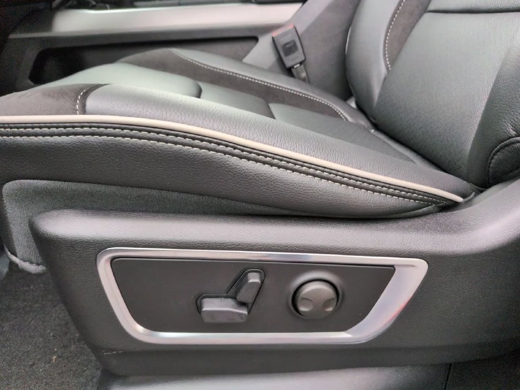 New 2026 Molten Red Pearl-Coat Exterior Paint RAM Laramie image 15