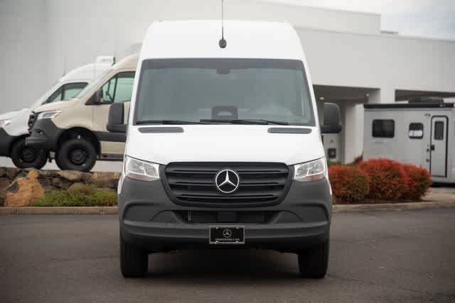 Used 2025 Arctic White Mercedes-Benz  image 2