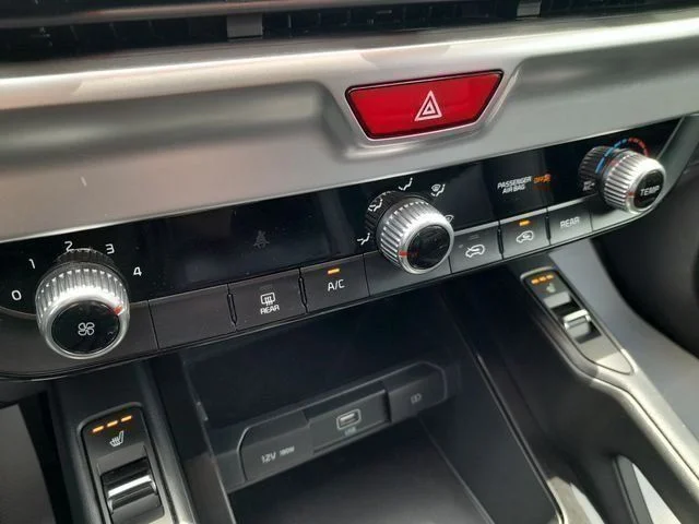 Used 2021 Black Kia S image 21