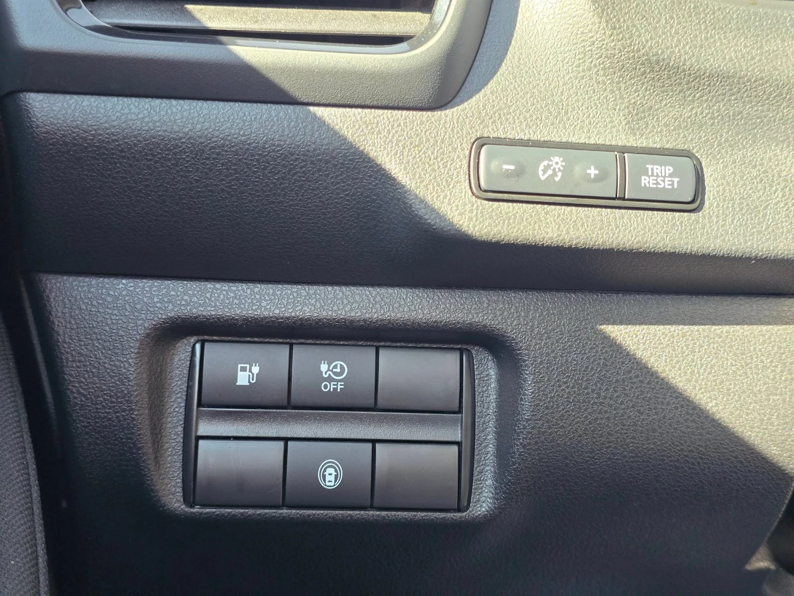 Certified Used 2025 White Nissan S image 30