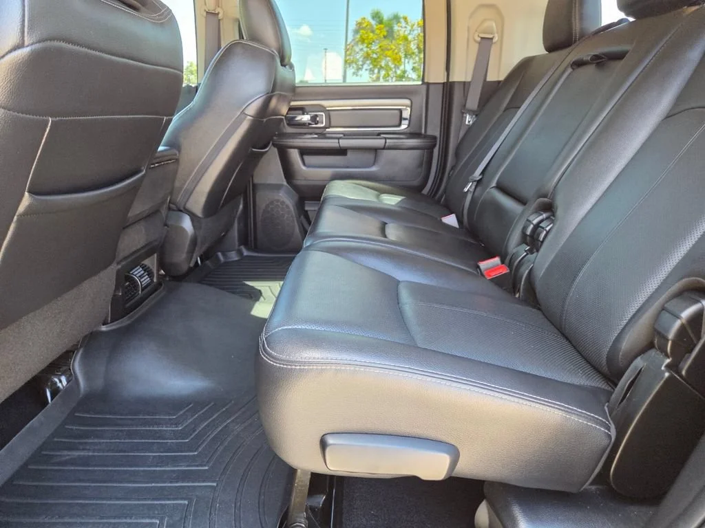 Used 2018 Brilliant Black Crystal Pearlcoat Ram Laramie image 22