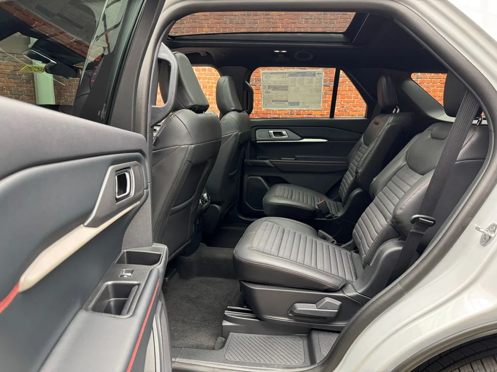 New 2026 Space White Metallic Ford ST-Line image 24