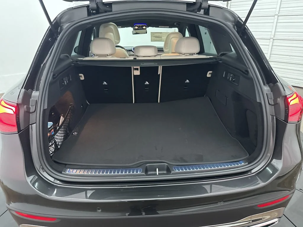 Used 2026 Gray Mercedes-Benz GLC 300 image 25