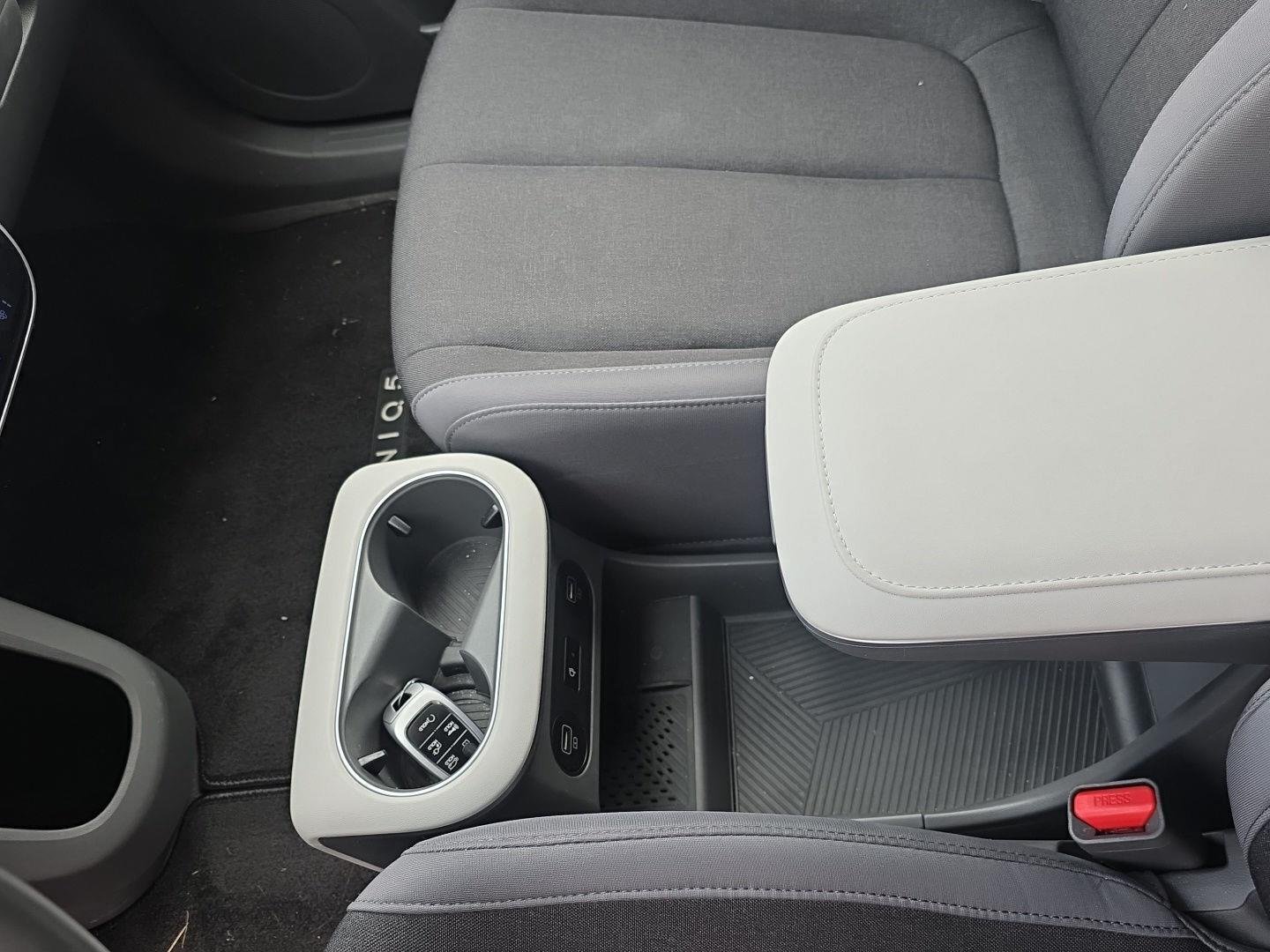 Used 2024 Digital Teal Hyundai SEL image 6