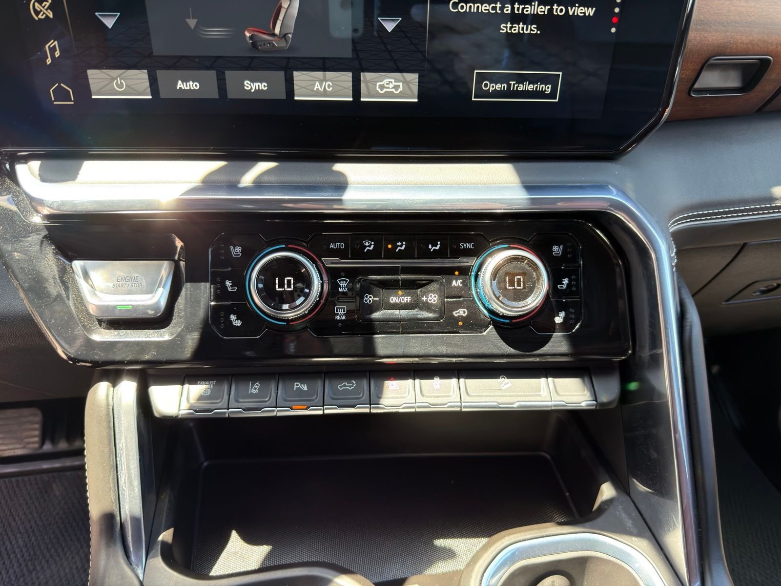 Used 2025 Onyx Black GMC Denali Ultimate image 24
