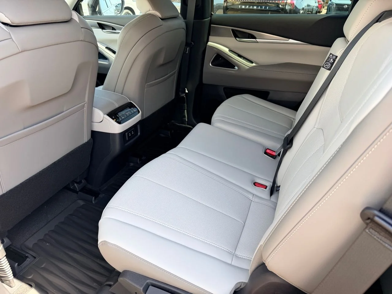 New 2027 HARBOR GRAY INFINITI Luxe FWD image 13