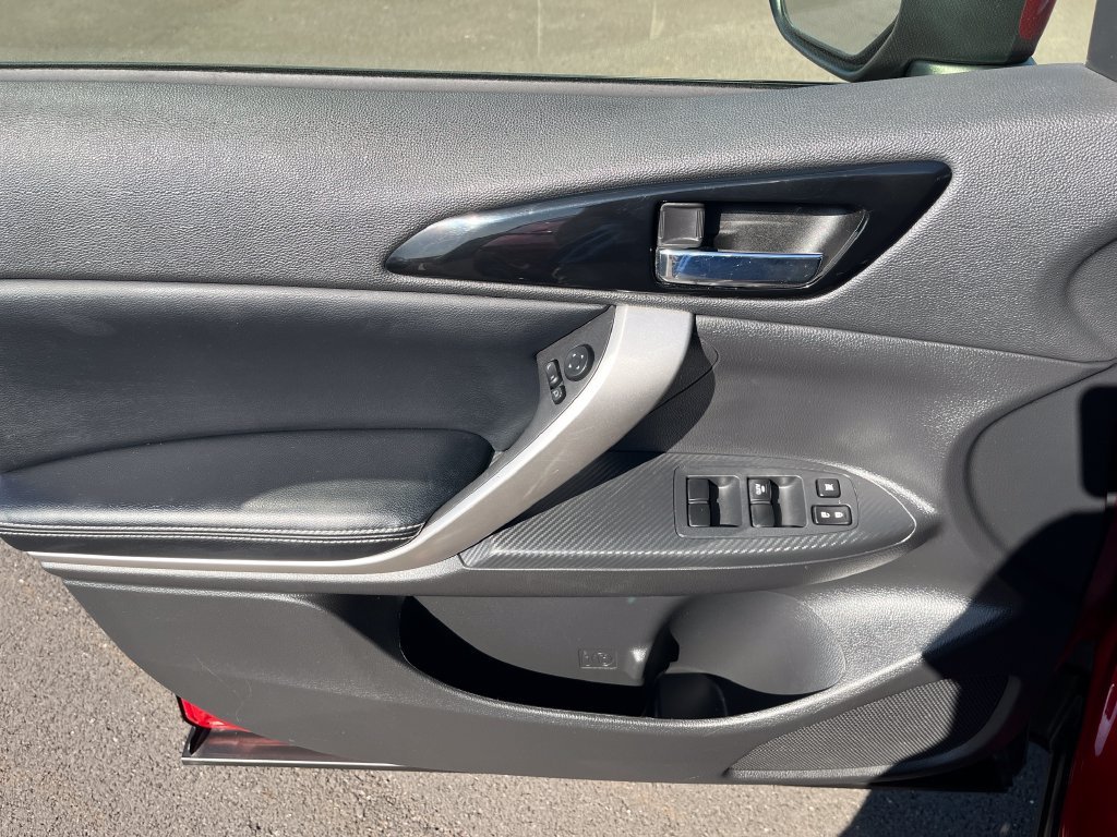 Used 2024 Silver Mitsubishi SE image 11
