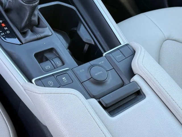 Certified Used 2024 WIND CHILL PEARL Toyota XLE image 18
