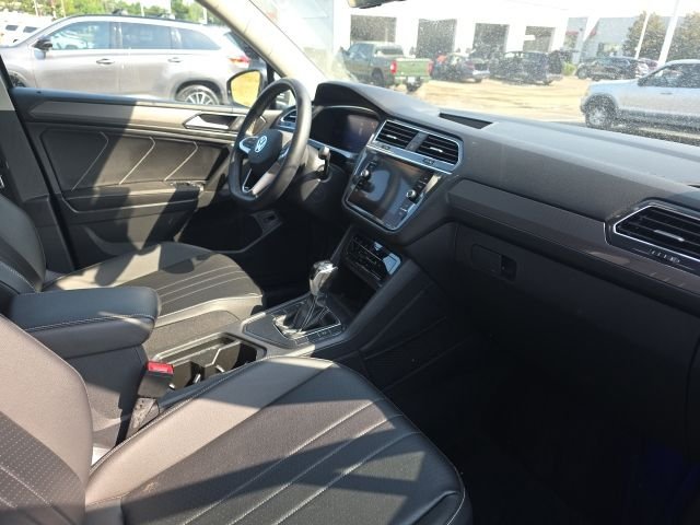 Used 2022  Volkswagen 2.0T SE image 12
